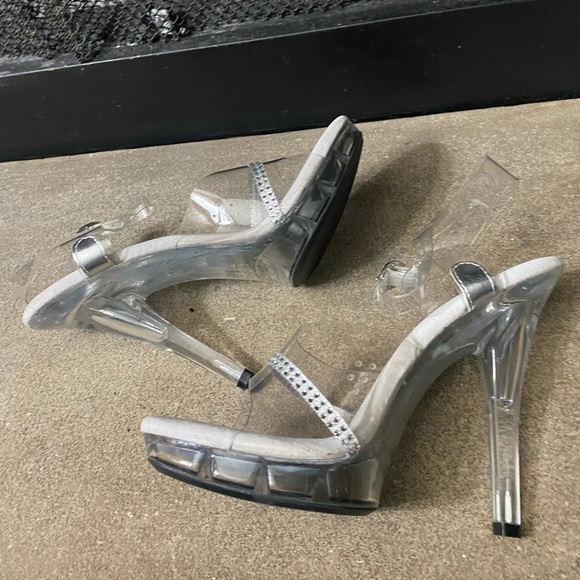Ellie NWT size 7 ELLIE M-JEWEL 5" Heel Clear Rhinestone Sandal, Clear $75 APR - Picture 3 of 9